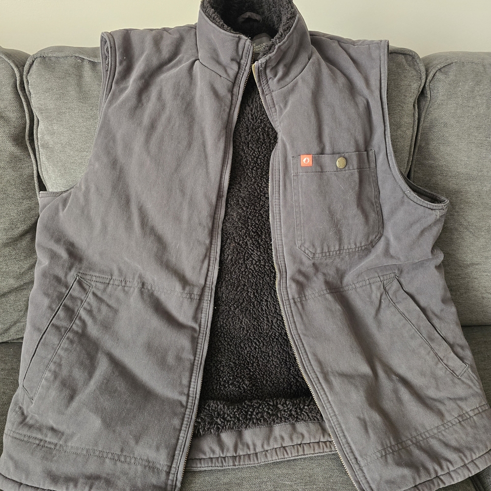 American Outdoorsman Full Zip Vest. Sz LG. Black with Black Sherpa Lining.